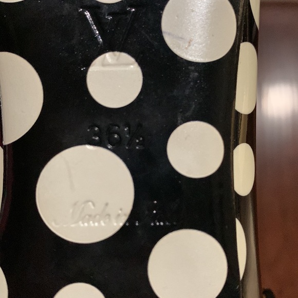 Louis Vuitton Peep Toe Bow Flats with Black Vernis Monogram Bow - Picture 9 of 9